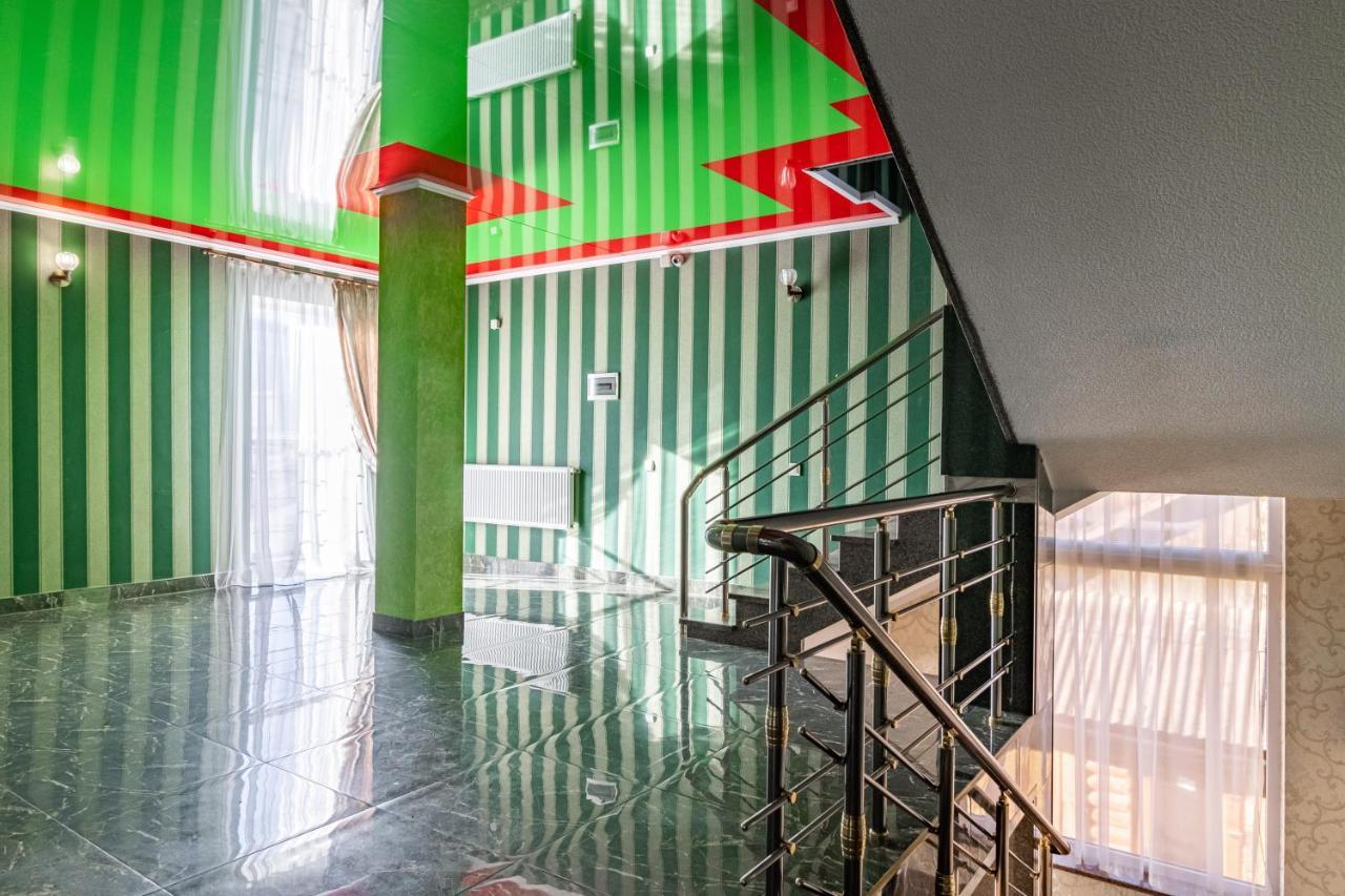Hotel Zeleniy Bir Bukovel Esterno foto