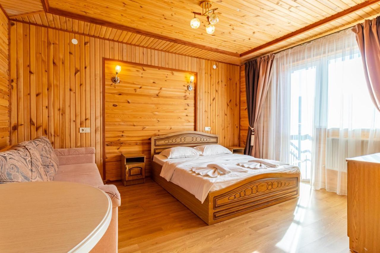 Hotel Zeleniy Bir Bukovel Esterno foto