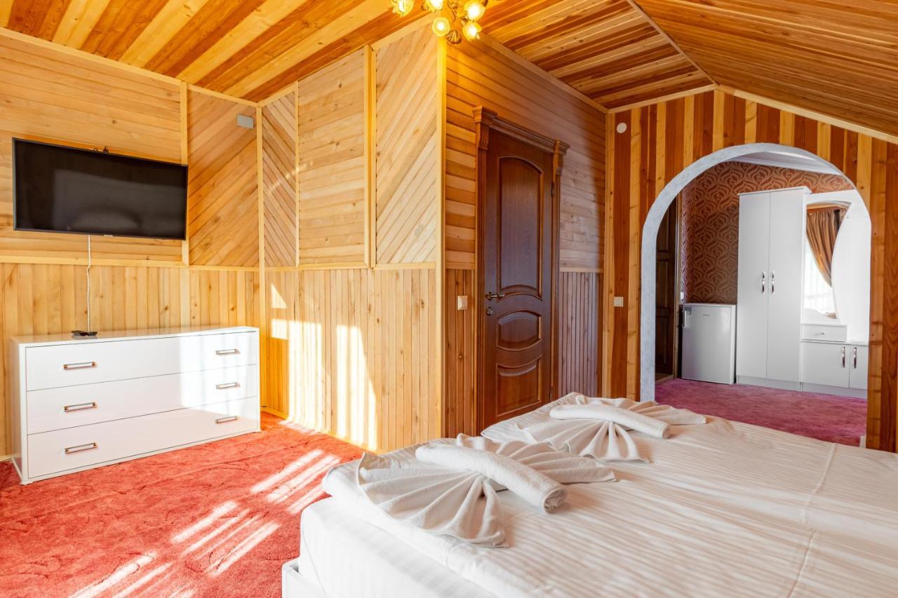 Hotel Zeleniy Bir Bukovel Esterno foto