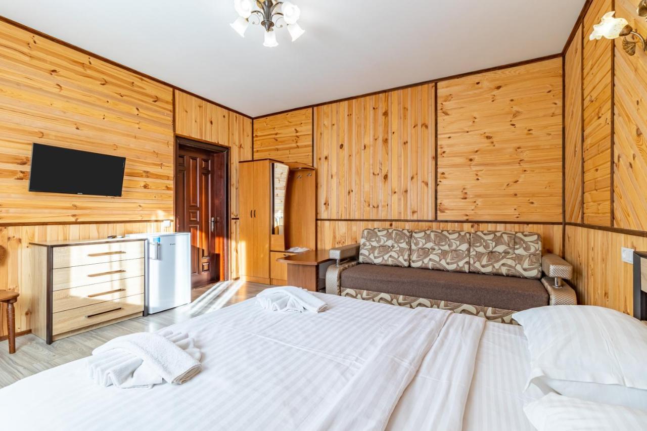 Hotel Zeleniy Bir Bukovel Esterno foto