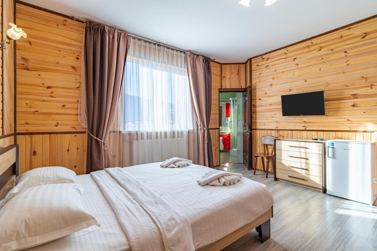 Hotel Zeleniy Bir Bukovel Esterno foto