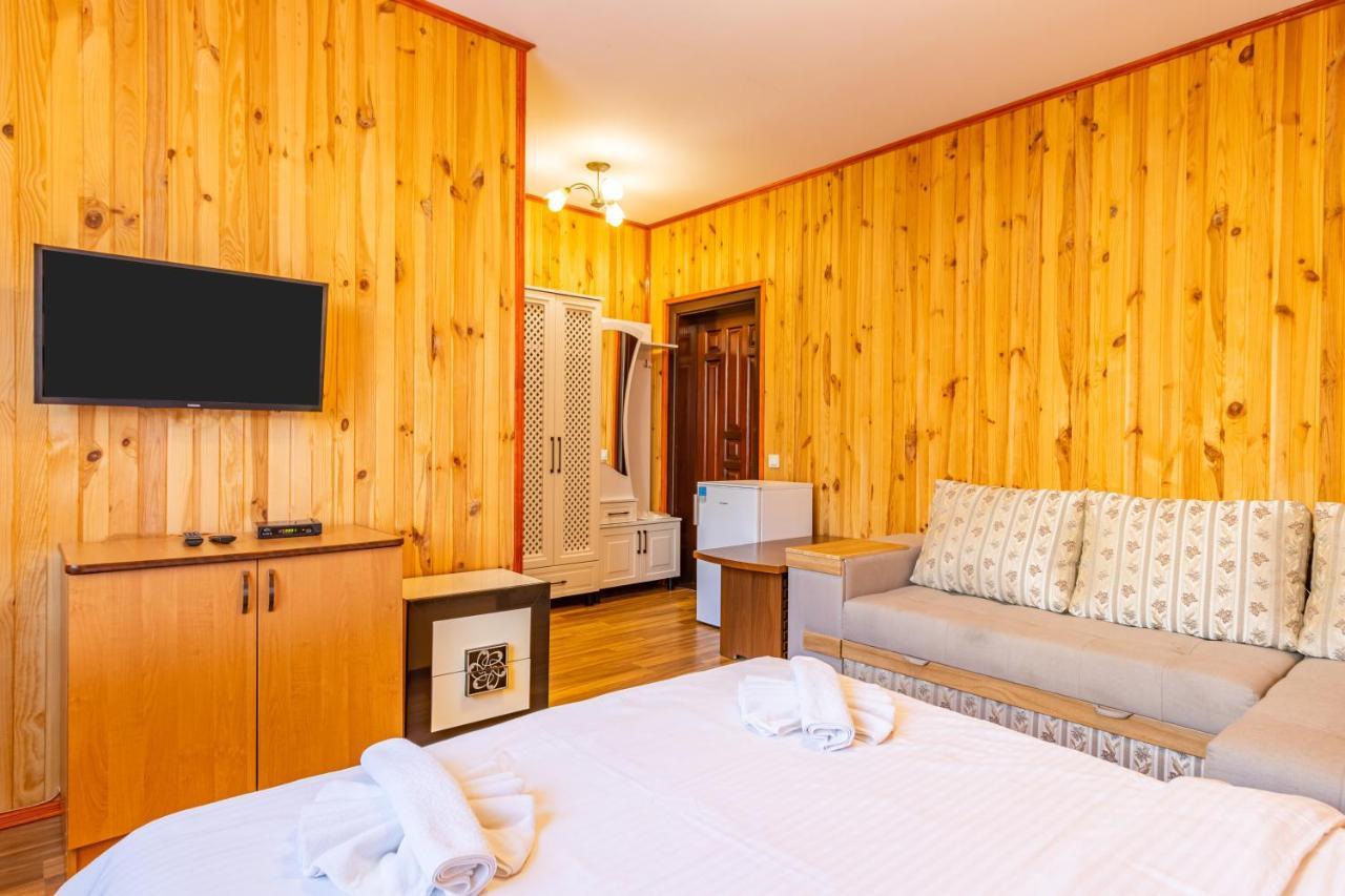Hotel Zeleniy Bir Bukovel Esterno foto