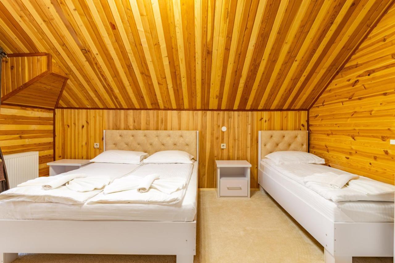 Hotel Zeleniy Bir Bukovel Esterno foto