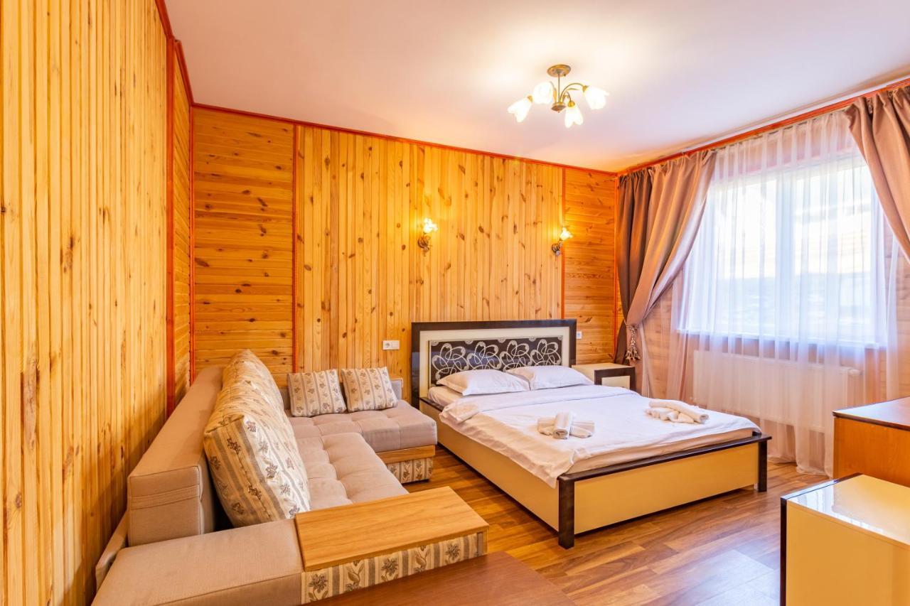 Hotel Zeleniy Bir Bukovel Esterno foto
